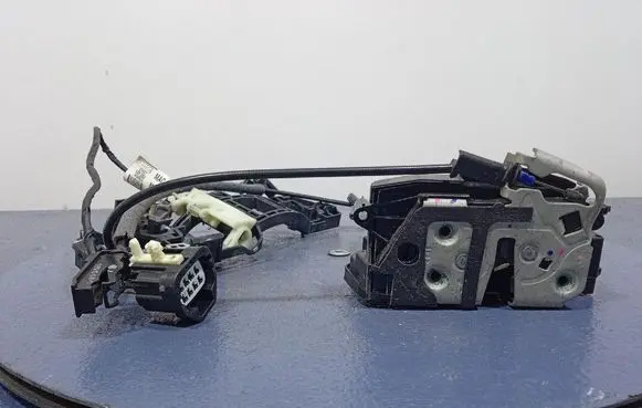 Ford Escape III Front door lock BF6A-F21812-AN