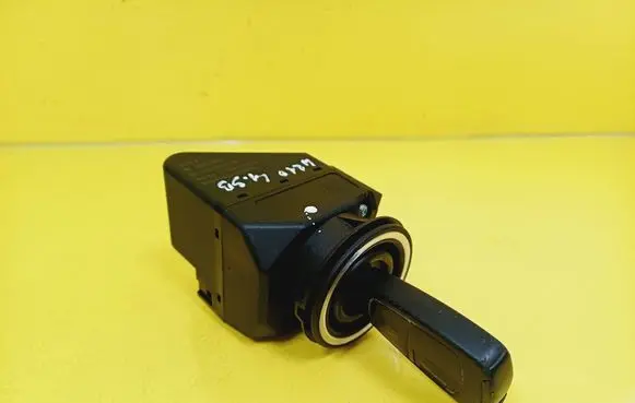Mercedes-Benz E W210 Ignition lock 2105450008