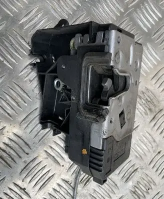 Opel Signum Front door lock 13157763