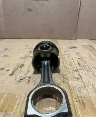 Ford Focus Piston with connecting rod 