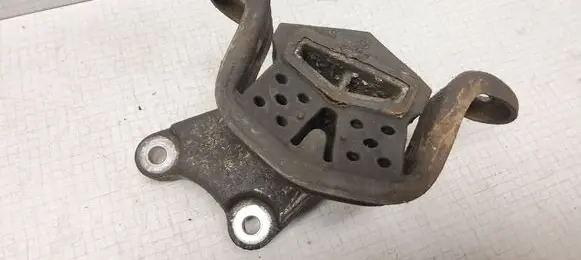 Volkswagen Transporter - Caravelle T5 Engine mount bracket