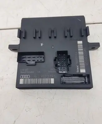 Audi A4 S4 B7 8E 8H SAM control unit 8E0907279N 0907 03042006