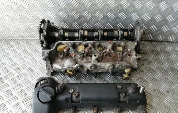 Toyota Yaris Engine head 