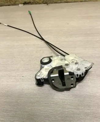 Toyota Yaris Front door lock