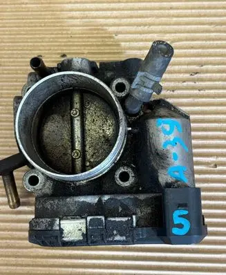 Volkswagen Bora Throttle valve 06A133062D