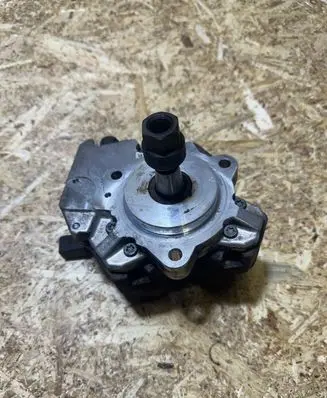 BMW 3 E90 E91 Fuel injection high pressure pump 7788670 882366 0445010045