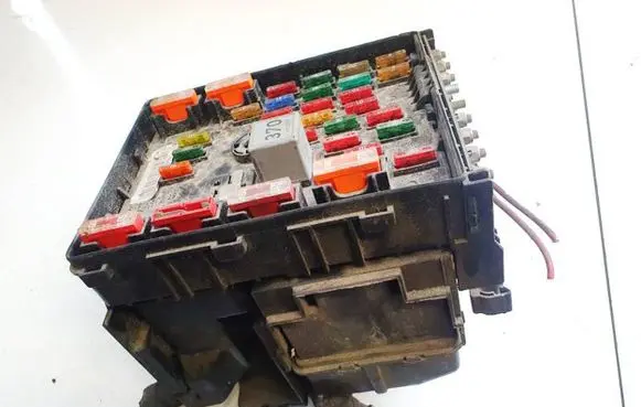 Volkswagen PASSAT B7 Fuse box set 3c0937125 6359-2777
