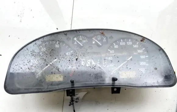 Volkswagen PASSAT B5 Speedometer (instrument cluster) 3B0919880 110008776