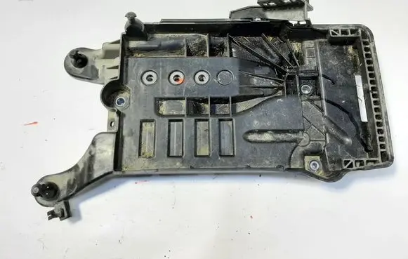 Volkswagen Polo VI Battery box tray 200915331