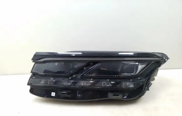 Volkswagen Touareg III Headlight/headlamp 761941081A