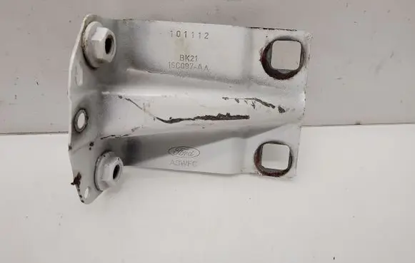 Fender mounting bracket