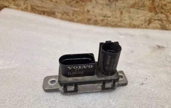 Volvo V40 Glow plug pre-heat relay 0281003154