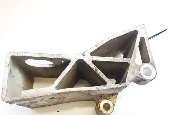 Volvo S60 Engine mounting bracket