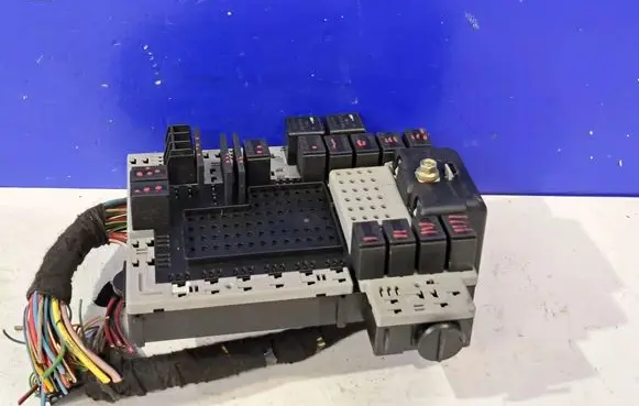 Volvo V70 Fuse module 8696035 08696035