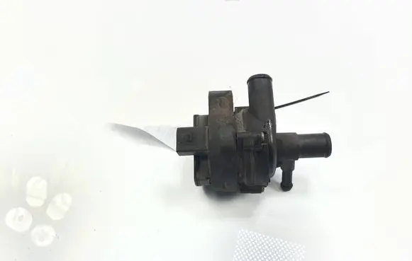 Mercedes-Benz E W212 Water pump A2118350028