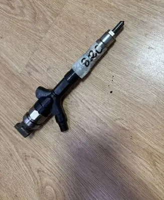 Toyota Corolla Verso AR10 Fuel injector 236700G040