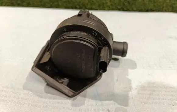 Land Rover Defender Electric auxiliary coolant/water pump KPLA8B553AC 039202342C KPLA180473BA