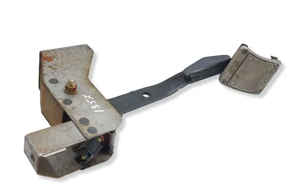 Mitsubishi 3000 GT Brake pedal 