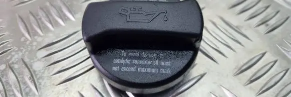 Audi A4 S4 B5 8D Oil filler cap 026103485