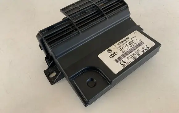 Audi Q7 4L Power management control unit 4F0907280D 4F0910280