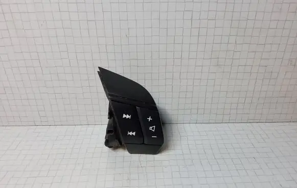 Volvo S60 Steering wheel buttons/switches 8685484