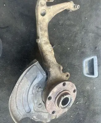 Volkswagen PASSAT B5.5 Front wheel hub spindle knuckle