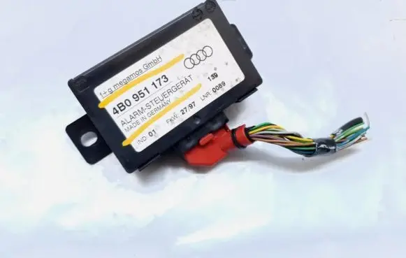 Audi A6 S6 C5 4B Alarm control unit/module 4B0951173