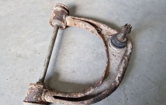 Toyota Hilux (AN10, AN20, AN30) Front control arm
