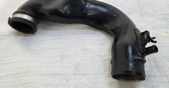 Opel Mokka Air intake hose/pipe 55573132