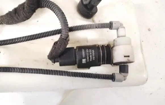 Opel Insignia A Windscreen/windshield washer pump 13250357 3240117