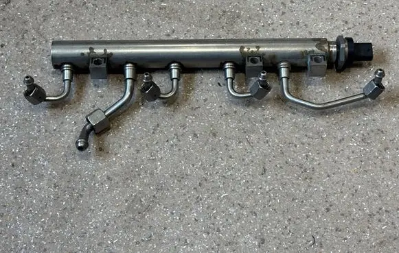 BMW M5 F90 Fuel main line pipe 7852403