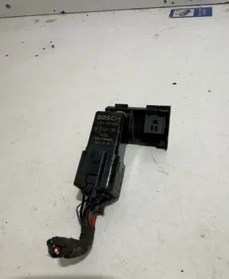 Volkswagen PASSAT B6 Glow plug pre-heat relay 0281003038 20110722