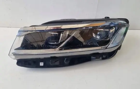 Volkswagen Touareg III Headlight/headlamp 761941035B