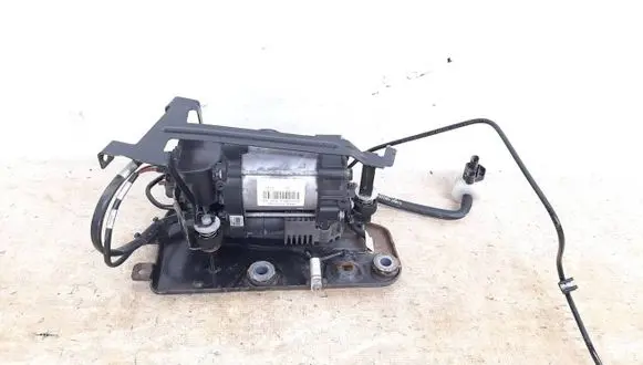 Volvo XC90 Pneumatic air compressor holding bracket 31360720