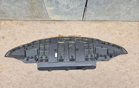Renault Twingo III Front bumper skid plate/under tray 622355796R