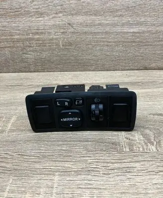 Toyota Avensis T250 Wing mirror switch 183575