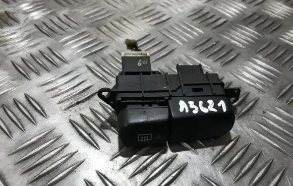 Mitsubishi Carisma Windscreen/window heater switch