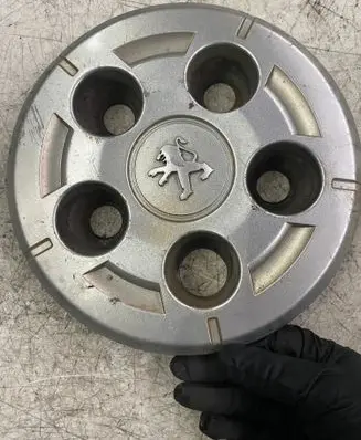 Peugeot Boxer R16 wheel hub/cap/trim 1352634080