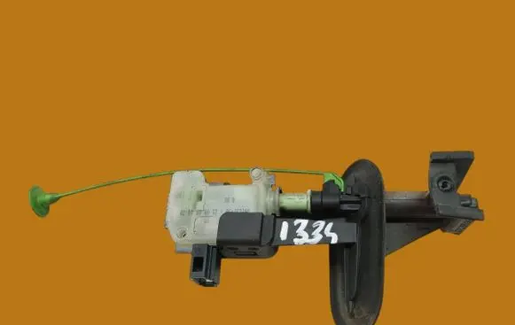 Fuel tank cap lock