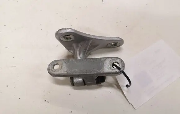 Mercedes-Benz C W203 Front door lower hinge