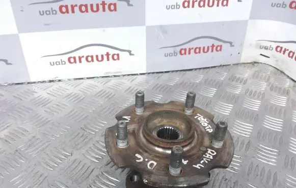 Toyota RAV 4 (XA30) Rear wheel hub