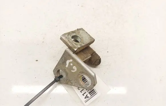 Volkswagen PASSAT B6 Rear door lower hinge 3C4833402D