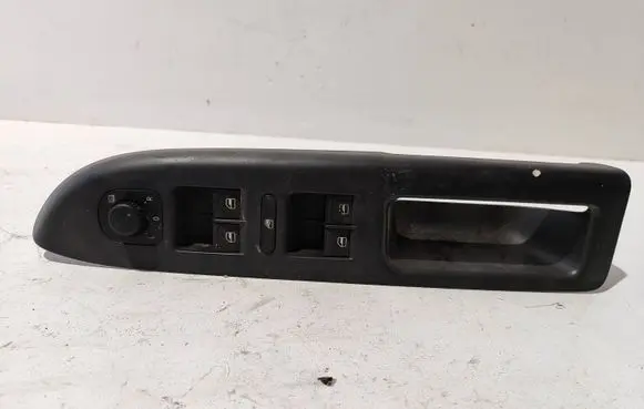 Volkswagen Golf Plus Electric window control switch 5M1867371C