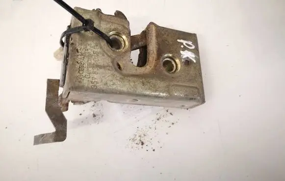 Volkswagen PASSAT B3 Front door lock 357837015D