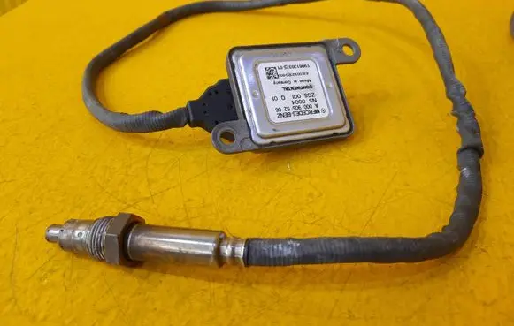 Mercedes-Benz ML W166 Lambda probe sensor A0009055206