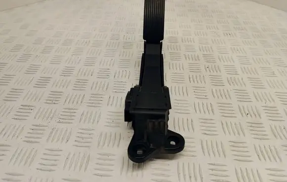 Mercedes-Benz ML W164 Accelerator throttle pedal A1643000004