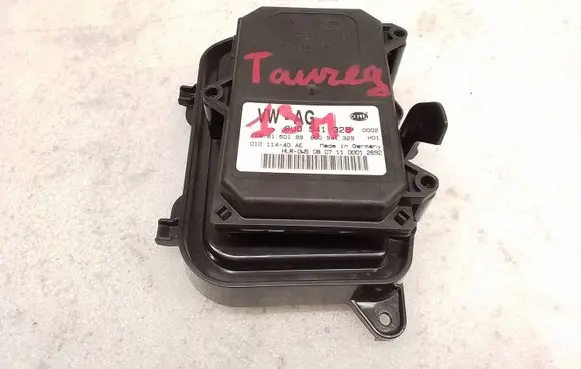 Volkswagen Touareg II Headlight ballast module Xenon 8U0941329 01011440A5