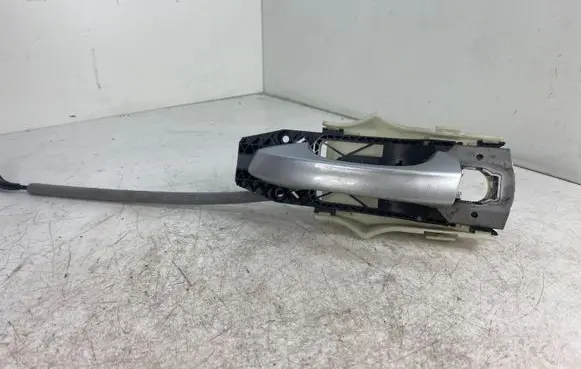 Skoda Octavia Mk3 (5E) Front door exterior handle/bracket 5L0837885B