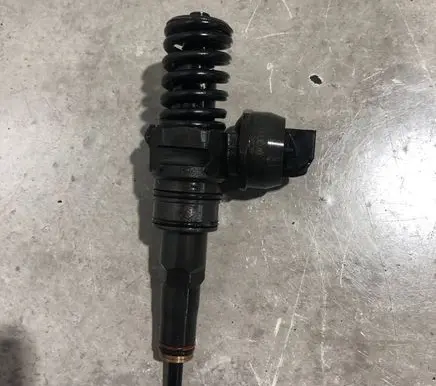 Audi A4 S4 B7 8E 8H Fuel injector 038130073BJ 0414720229