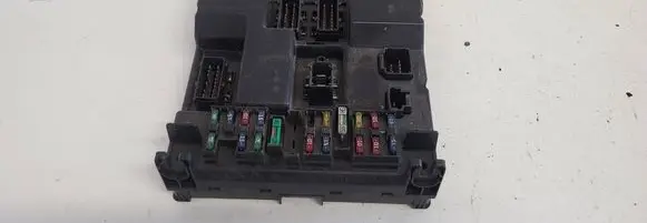 Peugeot 307 Fuse module 9651197580A 9651196880A 00333819211103